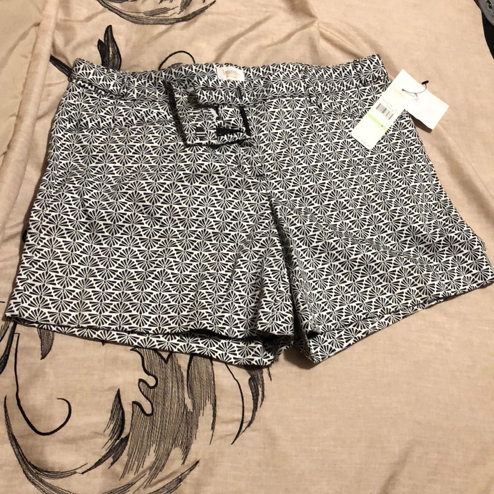 LAUNDRY, BLACK AND WHITE SHORTS. SIZE 4 NWT